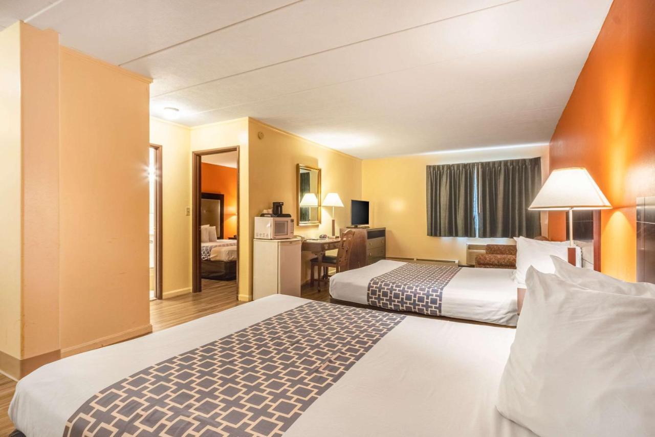 Econo Lodge Inn & Suites Airport Windsor Locks Dış mekan fotoğraf