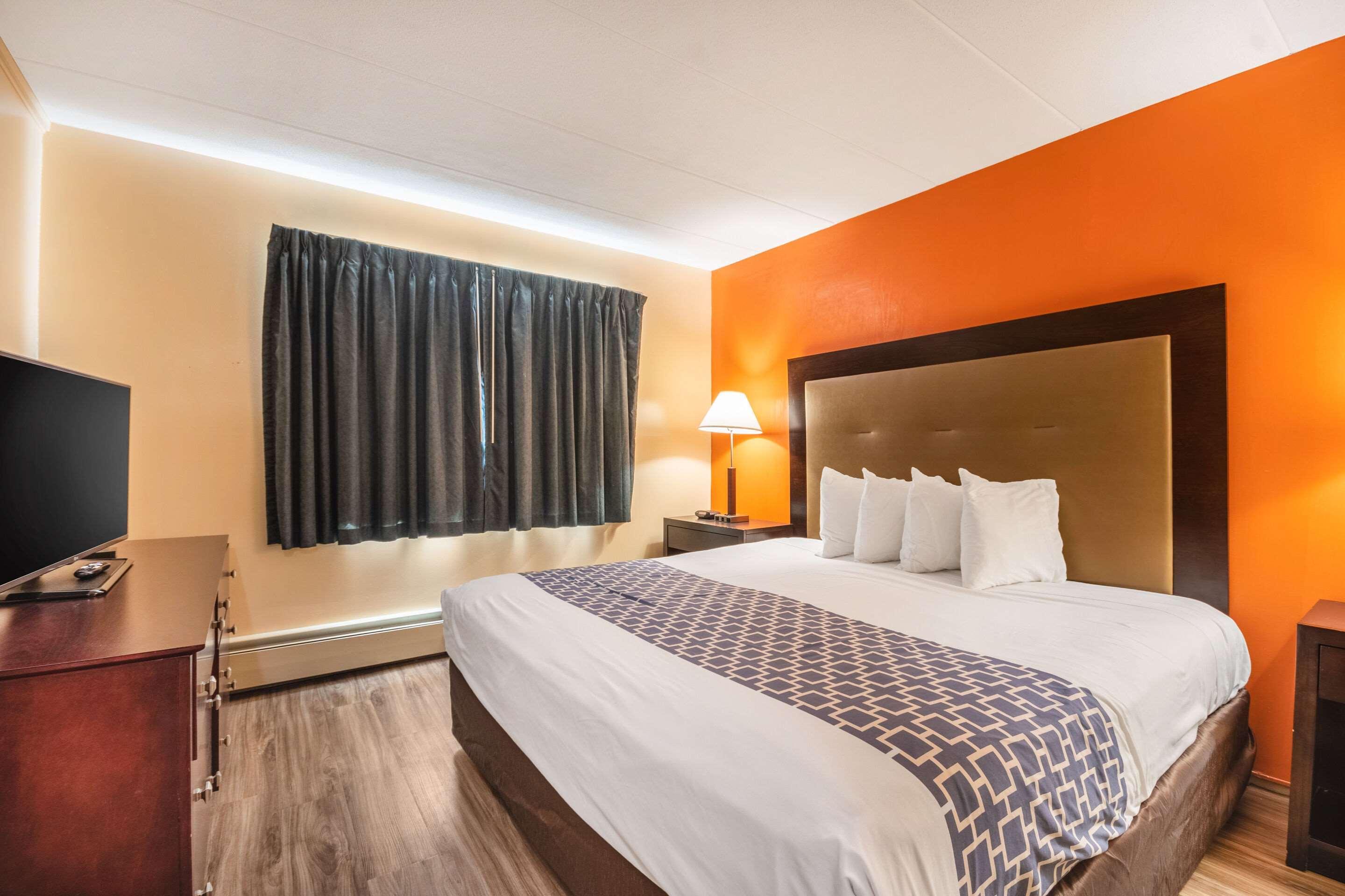 Econo Lodge Inn & Suites Airport Windsor Locks Dış mekan fotoğraf