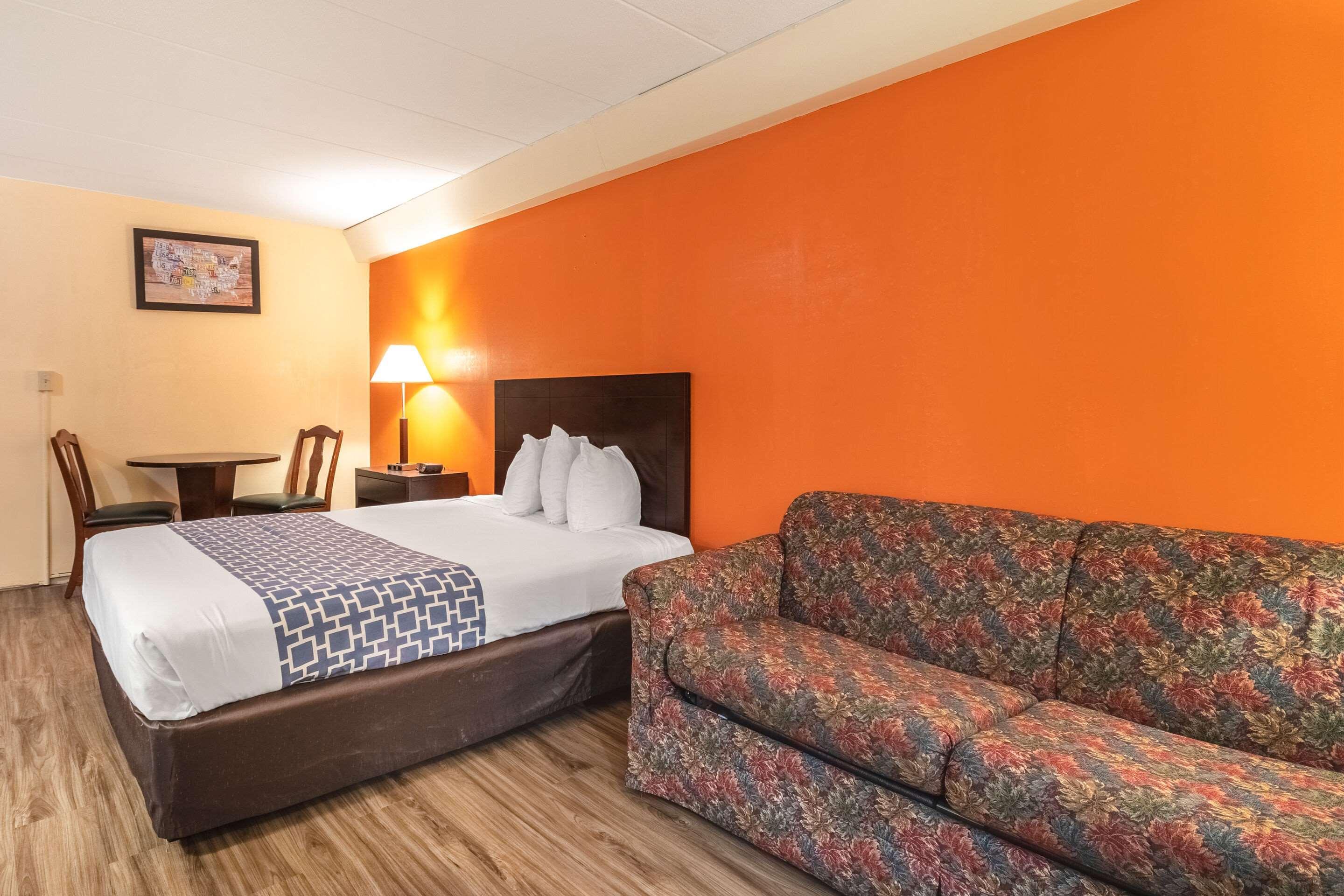 Econo Lodge Inn & Suites Airport Windsor Locks Dış mekan fotoğraf