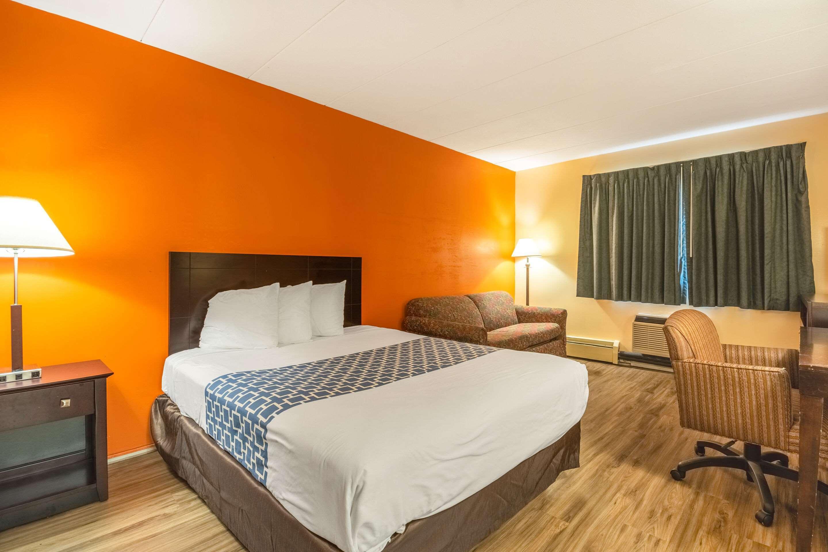 Econo Lodge Inn & Suites Airport Windsor Locks Dış mekan fotoğraf