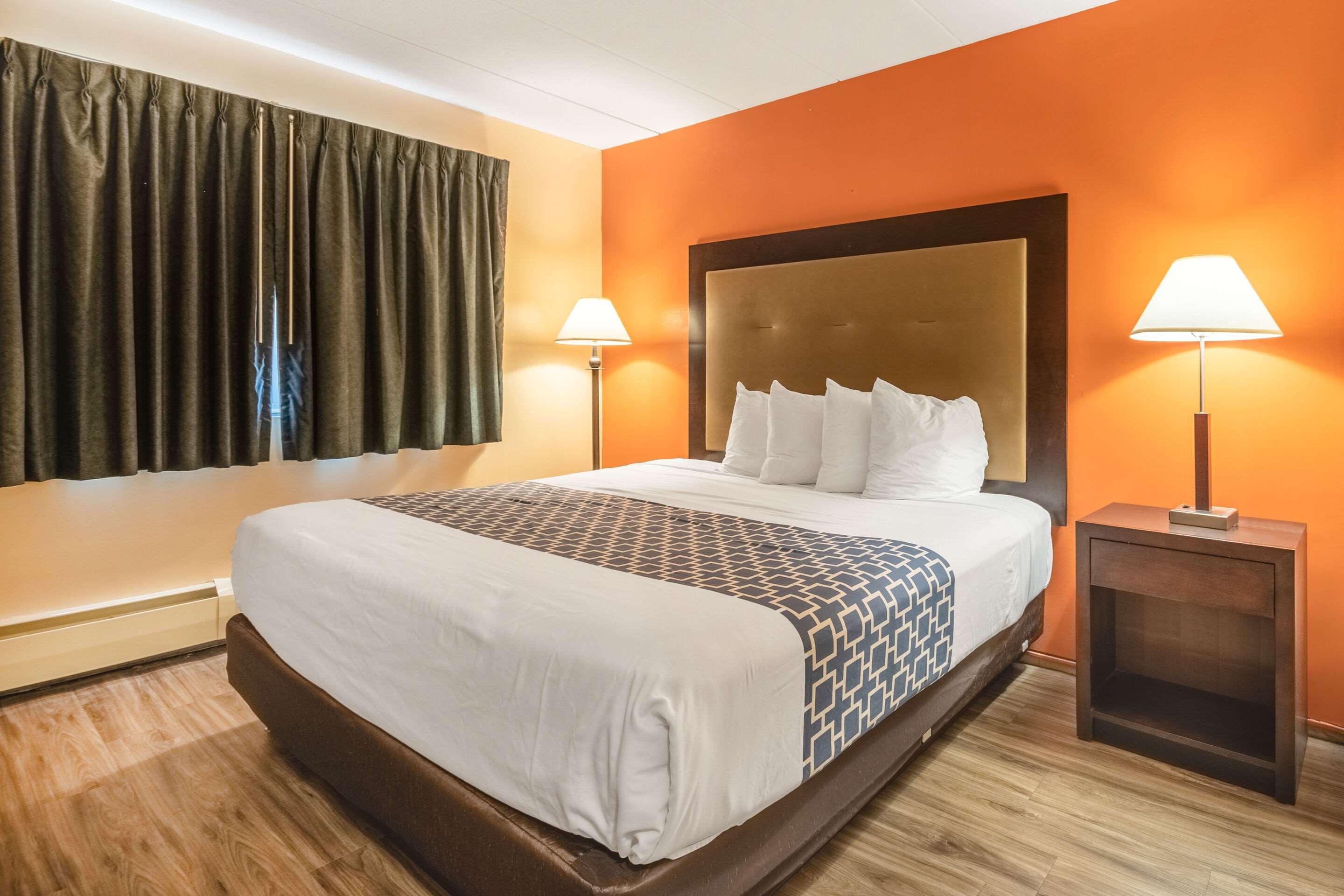 Econo Lodge Inn & Suites Airport Windsor Locks Dış mekan fotoğraf
