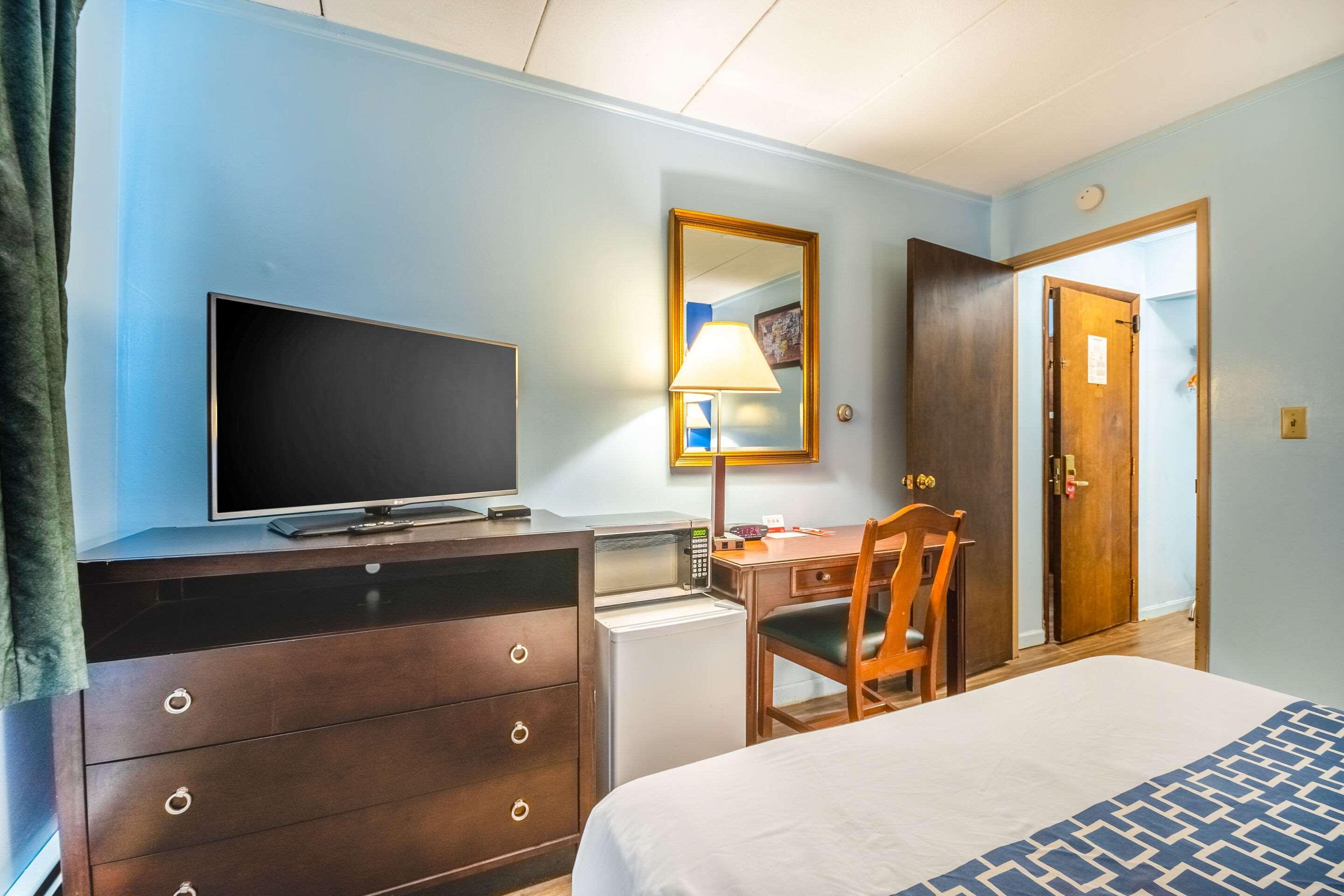 Econo Lodge Inn & Suites Airport Windsor Locks Dış mekan fotoğraf