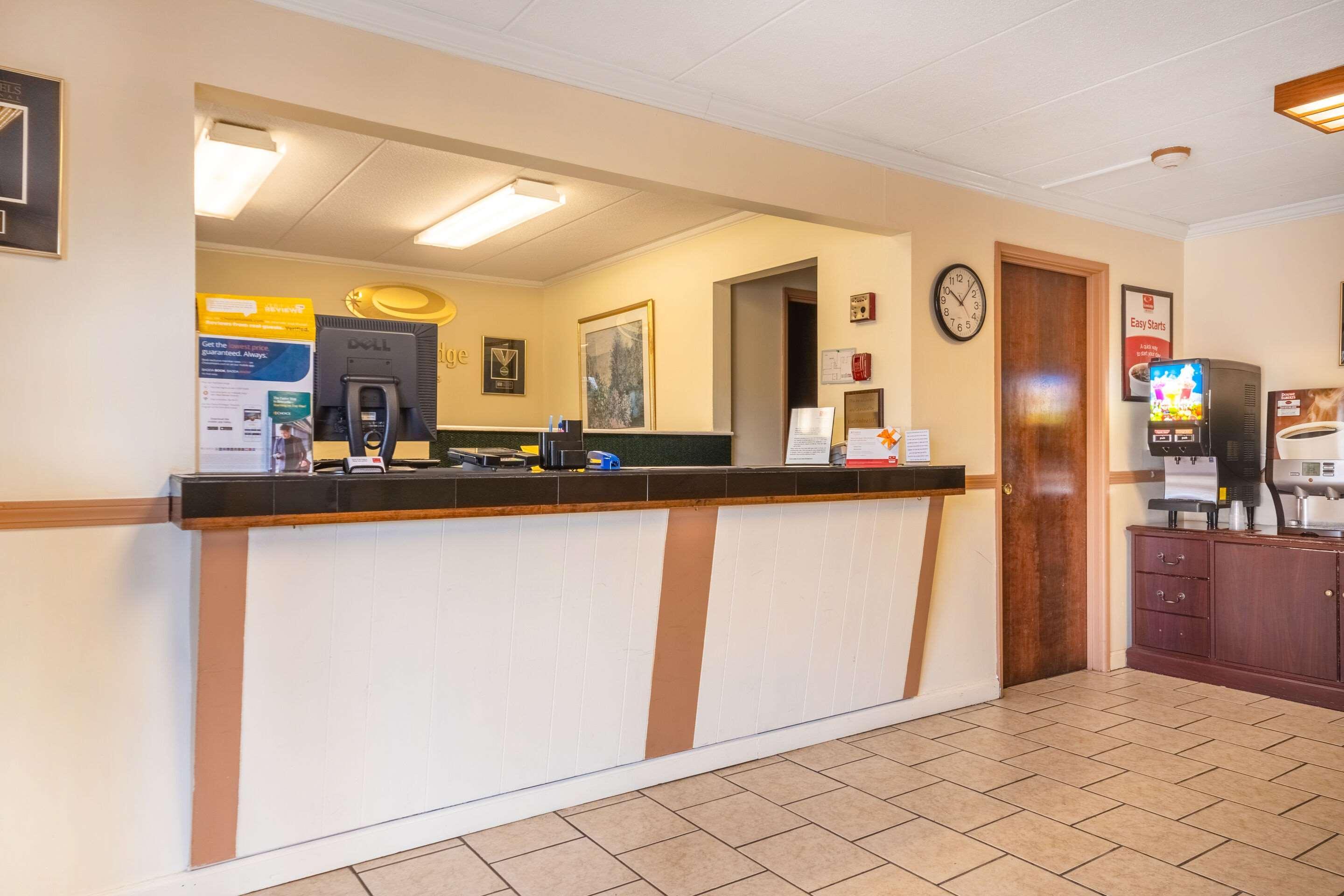 Econo Lodge Inn & Suites Airport Windsor Locks Dış mekan fotoğraf