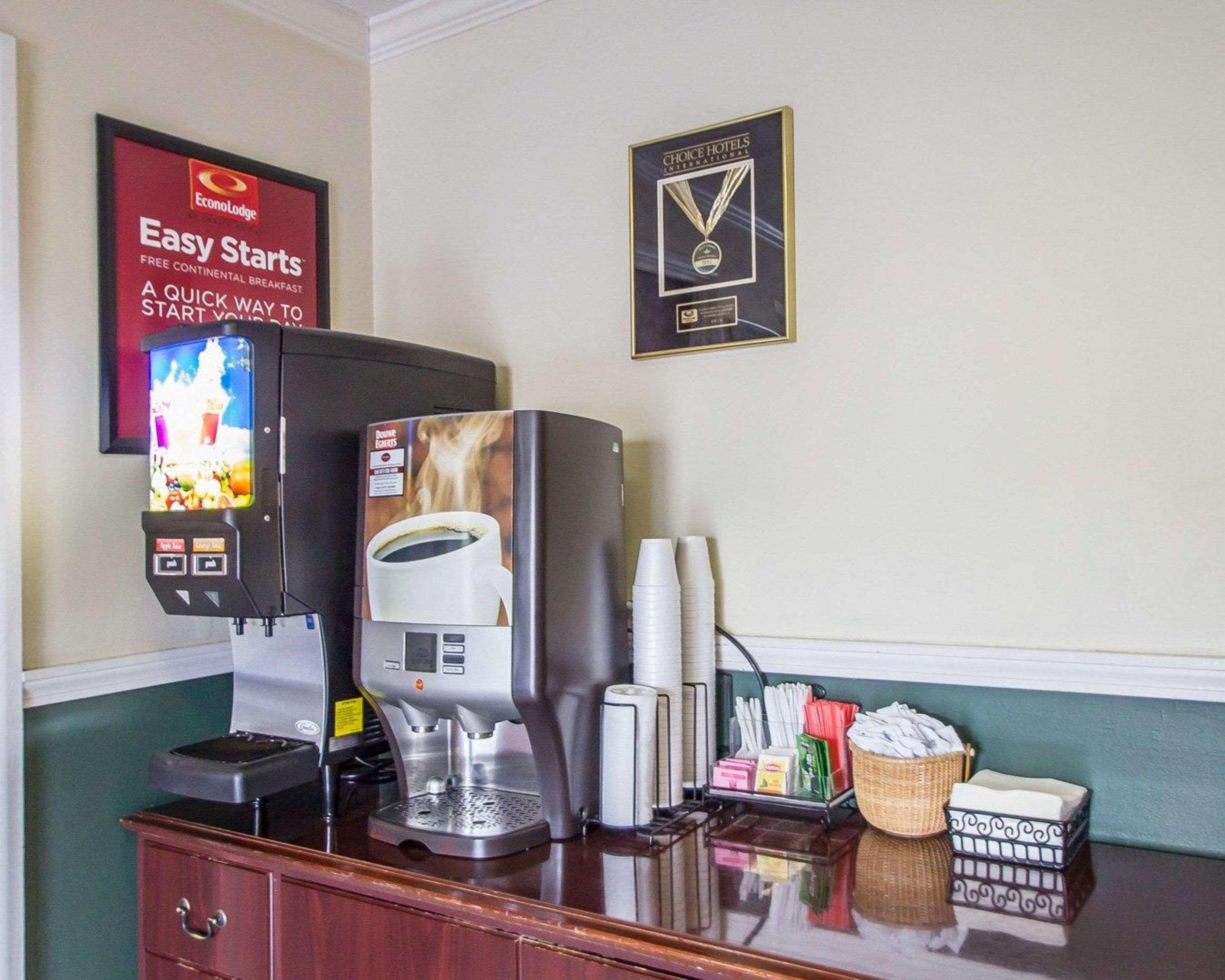 Econo Lodge Inn & Suites Airport Windsor Locks Dış mekan fotoğraf