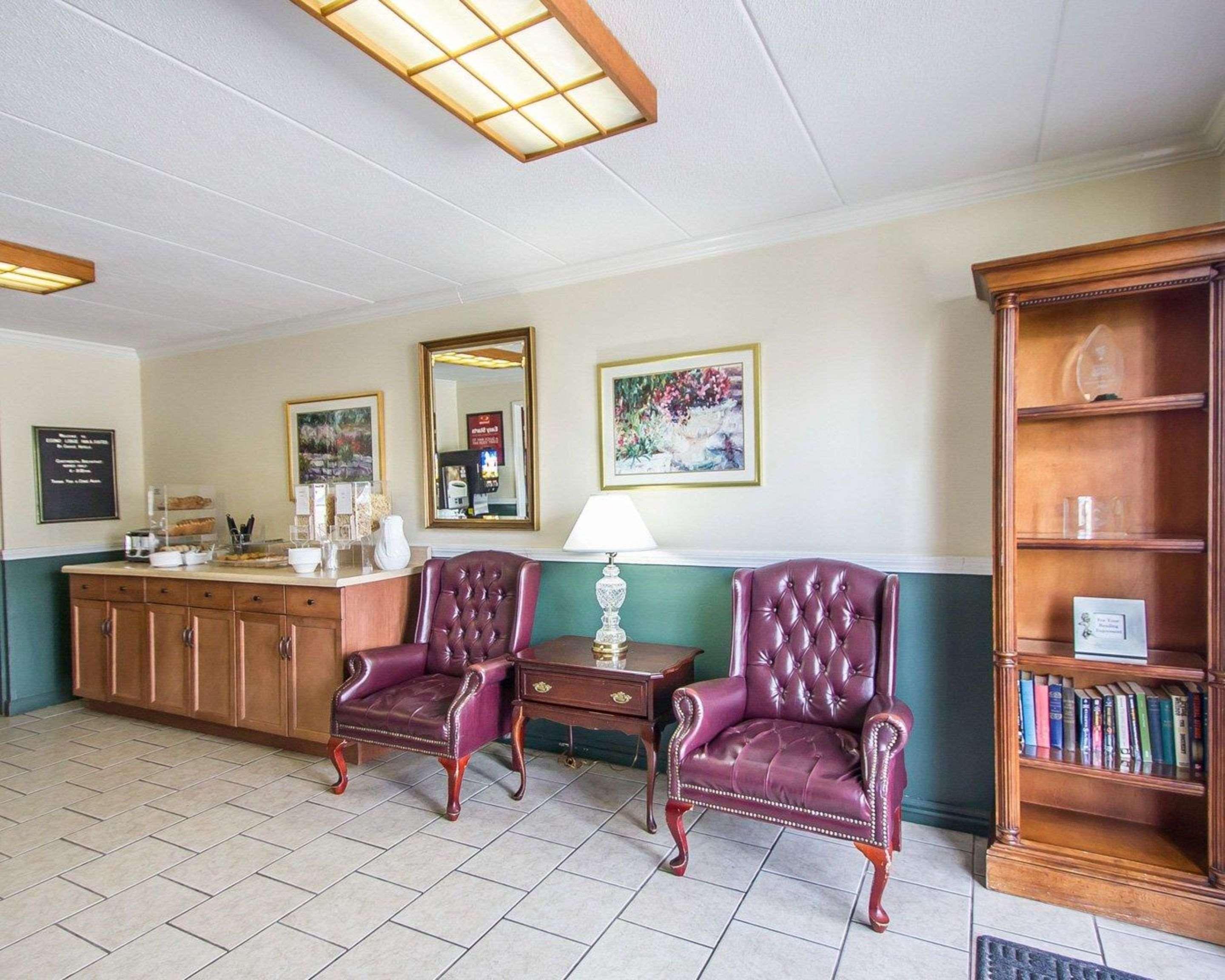 Econo Lodge Inn & Suites Airport Windsor Locks Dış mekan fotoğraf
