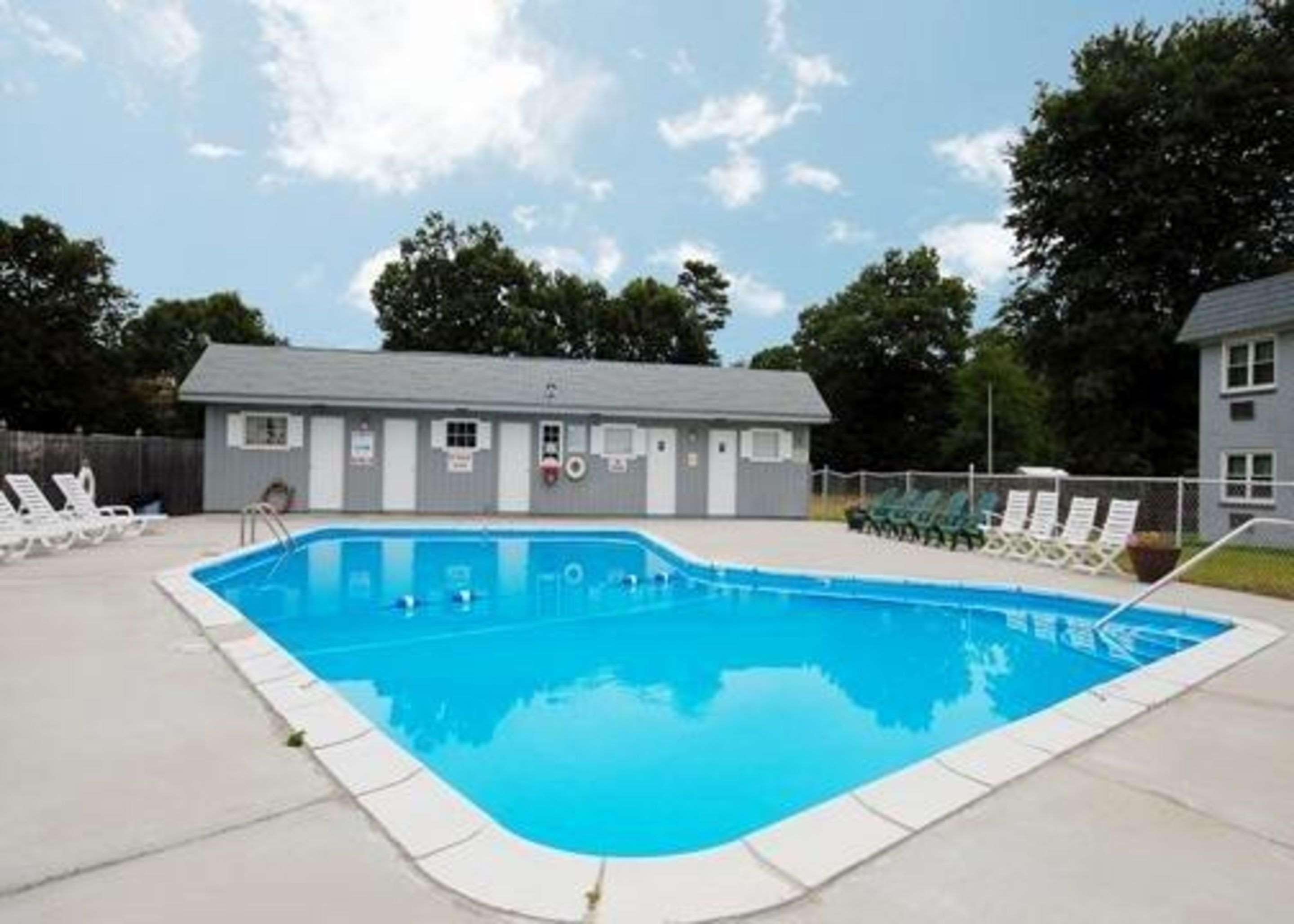 Econo Lodge Inn & Suites Airport Windsor Locks Dış mekan fotoğraf
